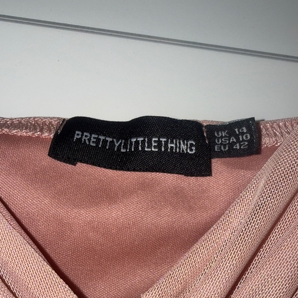 PrettyLittleThing Blush Long Sleeve Ruched Dress - Picture 3 of 4